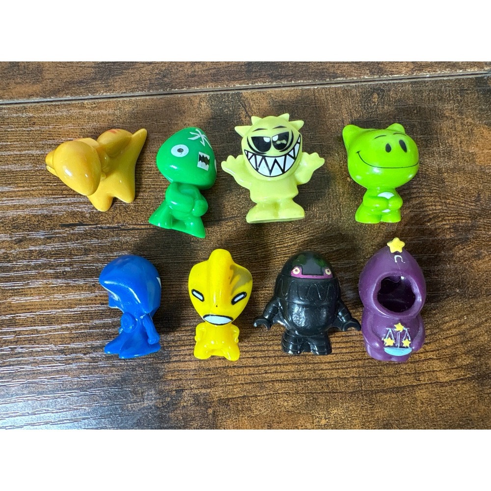 Gogos Crazy Bones Figure Lot 8pc Vintage Series 1 Monsters Aliens Mixed Colors